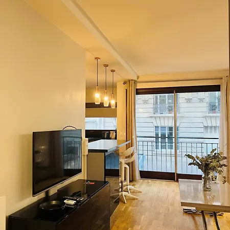 Charming Near Eiffel Tour Apartman