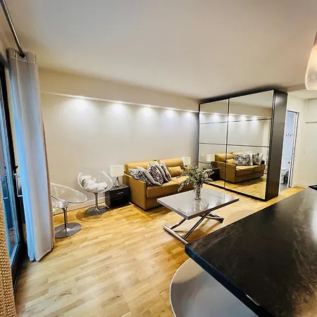 Apartament Charming Near Eiffel Tour Paryż